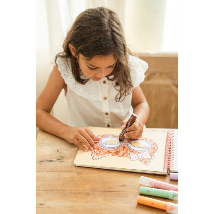 Carte cu masti pentru decupat - stickere si foarfeca incluse - ROSA - Little Dutch