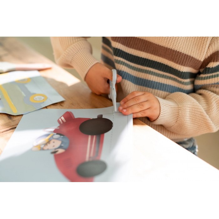 Carte cu activitati pentru decupat - stickere si foarfeca incluse - Jim - Little Dutch