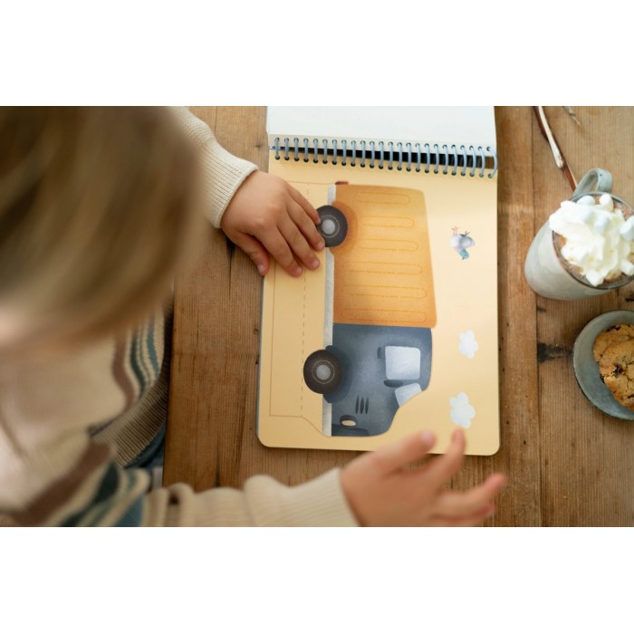 Carte cu activitati pentru decupat - stickere si foarfeca incluse - Jim - Little Dutch