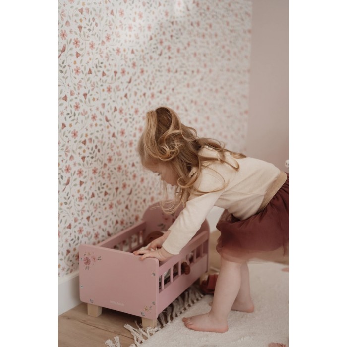Patut din lemn FSC cu lenjerie pentru papusi - Pink - Little Dutch Patut din lemn FSC cu lenjerie pentru papusi - Pink - Little Dutch