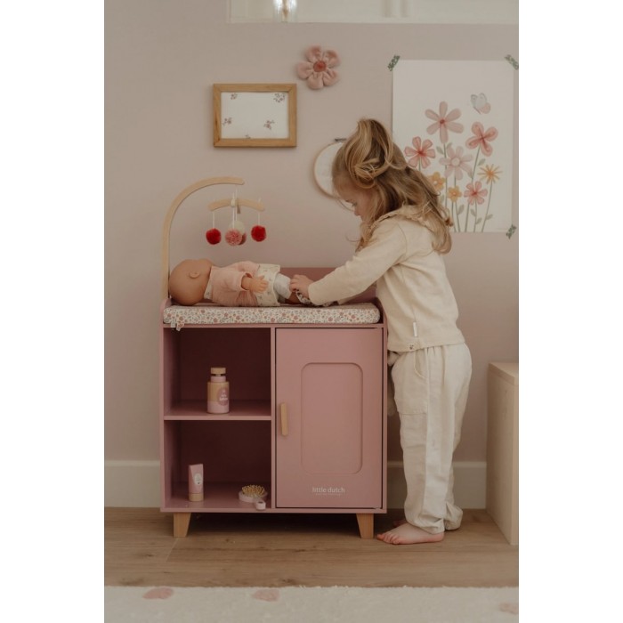 Masuta de schimbat scutecele cu accesorii pentru papusi - Roz - Little Dutch
