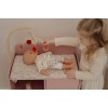 Masuta de schimbat scutecele cu accesorii pentru papusi - Roz - Little Dutch