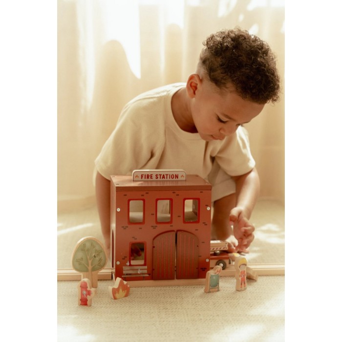 Sectie de pompieri cu figurine din lemn FSC - Red - Little Dutch Sectie de pompieri cu figurine din lemn FSC - Red - Little Dutch