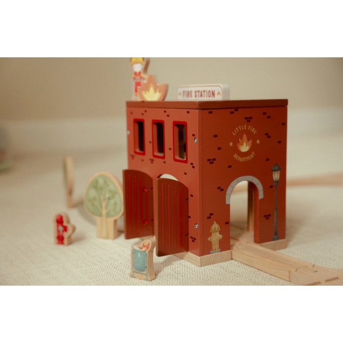 Sectie de pompieri cu figurine din lemn FSC - Red - Little Dutch Sectie de pompieri cu figurine din lemn FSC - Red - Little Dutch