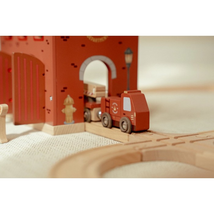 Sectie de pompieri cu figurine din lemn FSC - Red - Little Dutch Sectie de pompieri cu figurine din lemn FSC - Red - Little Dutch