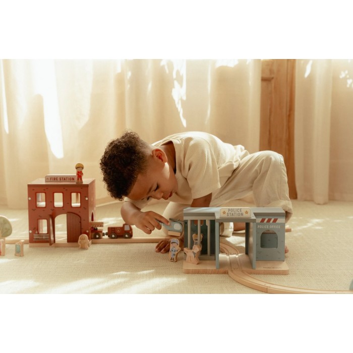 Sectie de pompieri cu figurine din lemn FSC - Red - Little Dutch Sectie de pompieri cu figurine din lemn FSC - Red - Little Dutch