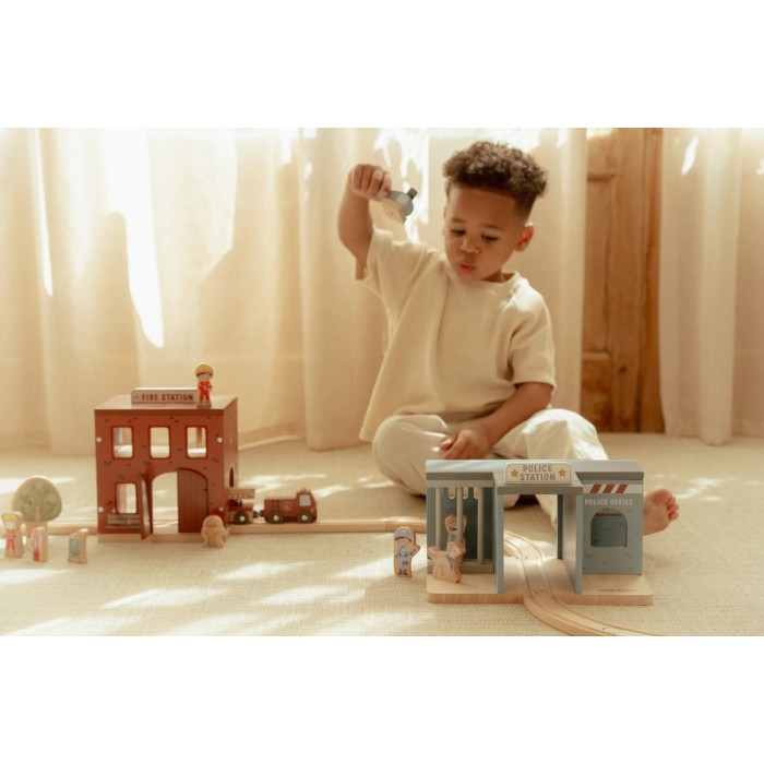 Sectie de pompieri cu figurine din lemn FSC - Red - Little Dutch Sectie de pompieri cu figurine din lemn FSC - Red - Little Dutch