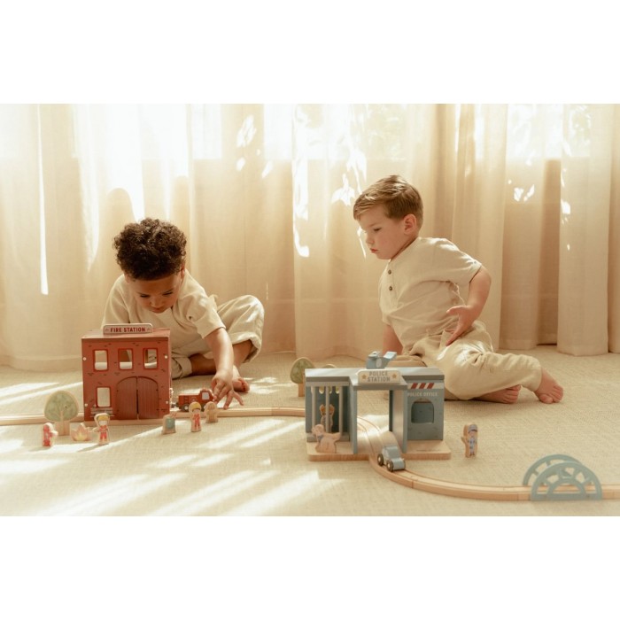 Sectie de politie cu figurine din lemn FSC - Blue - Little Dutch Sectie de politie cu figurine din lemn FSC - Blue - Little Dutch