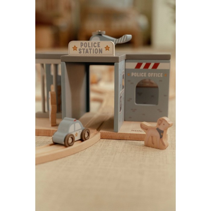 Sectie de politie cu figurine din lemn FSC - Blue - Little Dutch Sectie de politie cu figurine din lemn FSC - Blue - Little Dutch