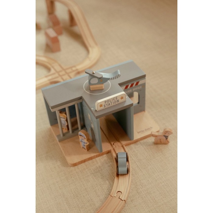 Sectie de politie cu figurine din lemn FSC - Blue - Little Dutch Sectie de politie cu figurine din lemn FSC - Blue - Little Dutch