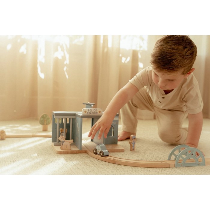 Sectie de politie cu figurine din lemn FSC - Blue - Little Dutch Sectie de politie cu figurine din lemn FSC - Blue - Little Dutch