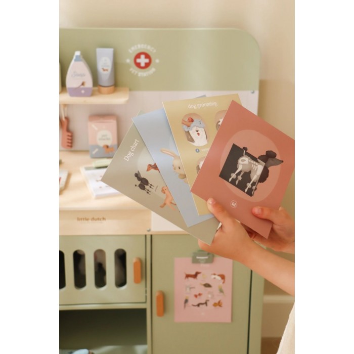 Cabinet veterinar cu accesorii din lemn FSC - Green - Little Dutch Cabinet veterinar cu accesorii din lemn FSC - Green - Little Dutch