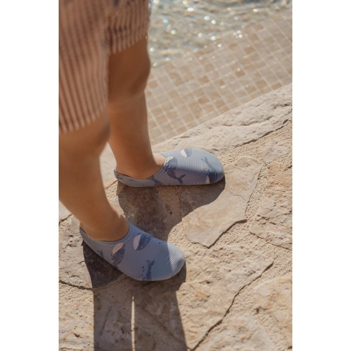 https://www.catenlunasinstele.ro/image/catalog/_PRODUSE/Little Dutch/SS26/papuci-de-inot-pentru-plaja-ocean-splash-CL26030956-1.jpg