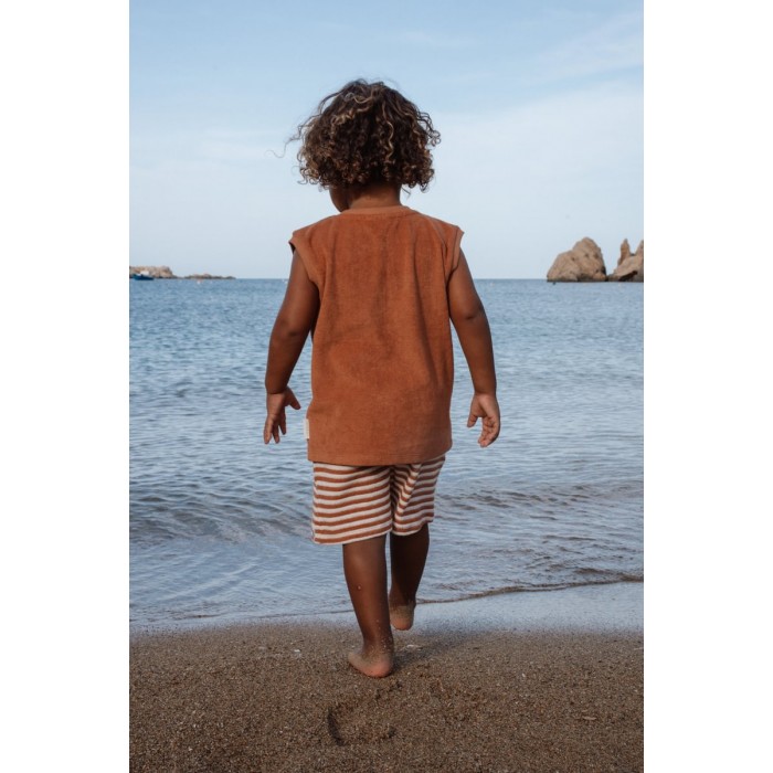 https://www.catenlunasinstele.ro/image/catalog/_PRODUSE/Little Dutch/SS26/set-maiou-si-pantaloni-scurti-ocean-world-brown-CL26031405-1.jpg
