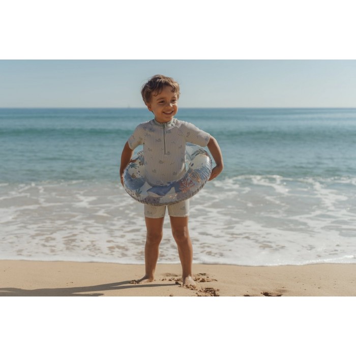 https://www.catenlunasinstele.ro/image/catalog/_PRODUSE/Little Dutch/SS26/set-tricou-de-baie-si-sort-de-baie-ocean-adventure-CL26038451-1.jpg