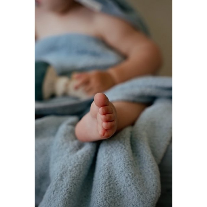 Prosop cu gluga din bumbac organic pentru bebelusi - 100 x 100 cm - Pure Denim Blue - Little Dutch Prosop cu gluga din bumbac organic pentru bebelusi - 100 x 100 cm - Pure Denim Blue - Little Dutch