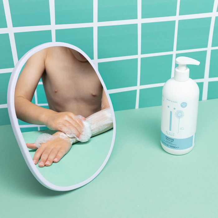 Gel de dus - Bebelusi si copii - 500 ml - Naïf Gel de dus - Bebelusi si copii - 500 ml - Naïf