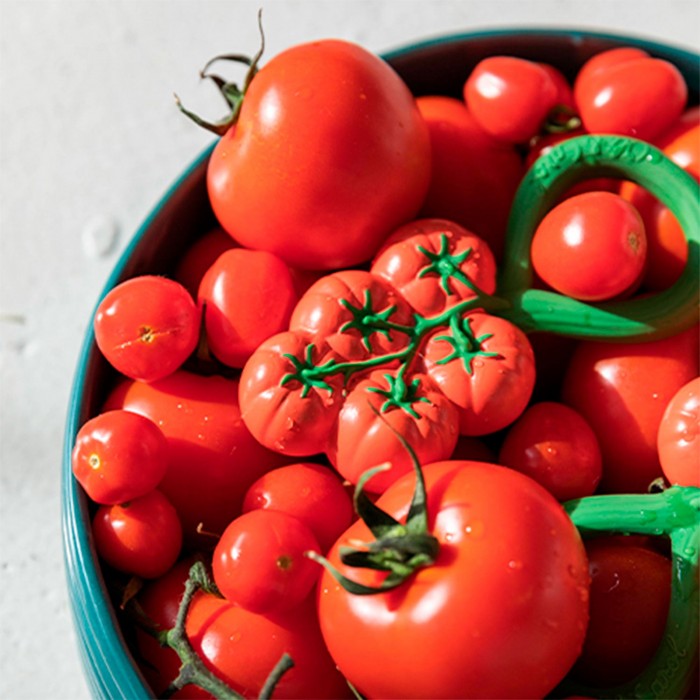 Jucarie zornaitoare de dentitie din cauciuc natural - Tomato - Oli & Carol
