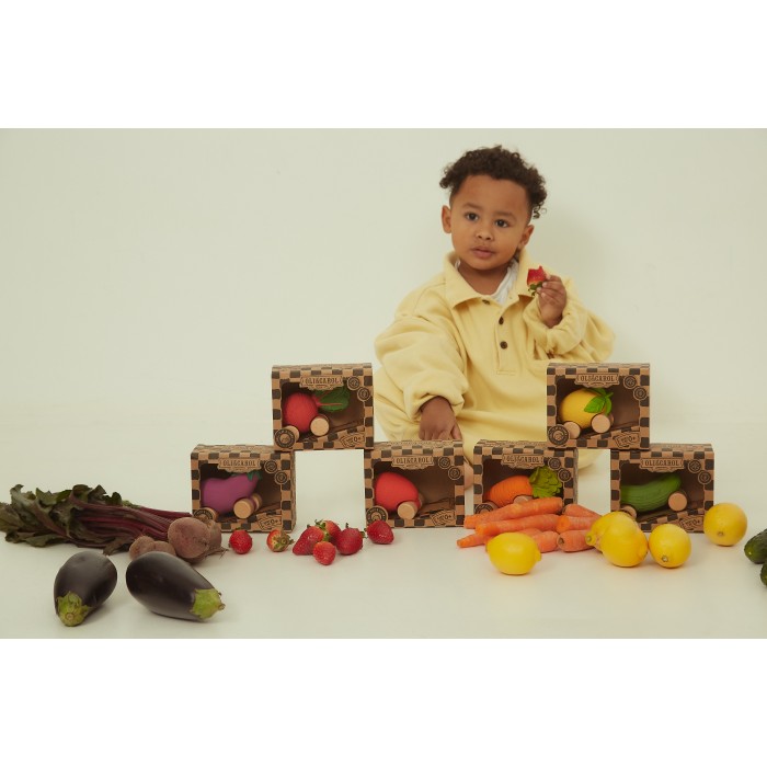 Jucarie din cauciuc natural masinuta - Pepino the cucumber - Oli & Carol Jucarie din cauciuc natural masinuta - Pepino the cucumber - Oli & Carol