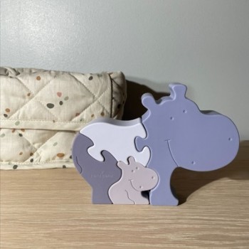 Puzzle din silicon Hippo - Alfie - Purple Mix - Petú Petú Puzzle din silicon Hippo - Alfie - Purple Mix - Petú Petú