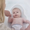 Suport ergonomic pentru baie nou nascut  - Eucalyptus - Shnuggle