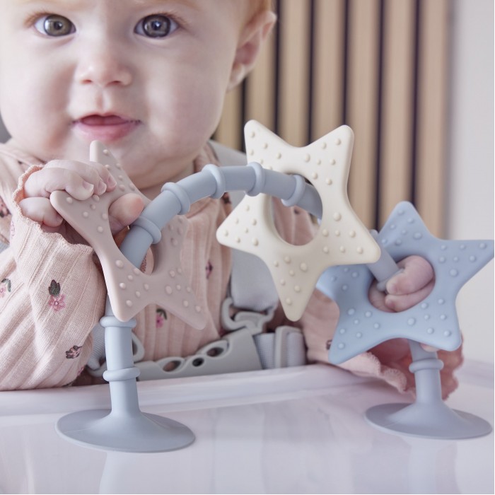Jucarie senzoriala cu ventuze - Stick ‘n’ Play - Star - Shnuggle