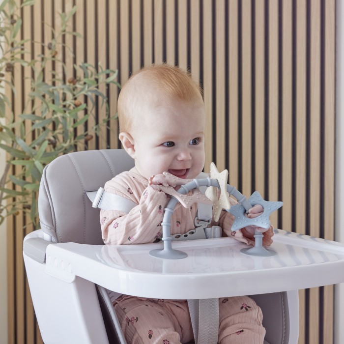 Jucarie senzoriala cu ventuze - Stick ‘n’ Play - Star - Shnuggle